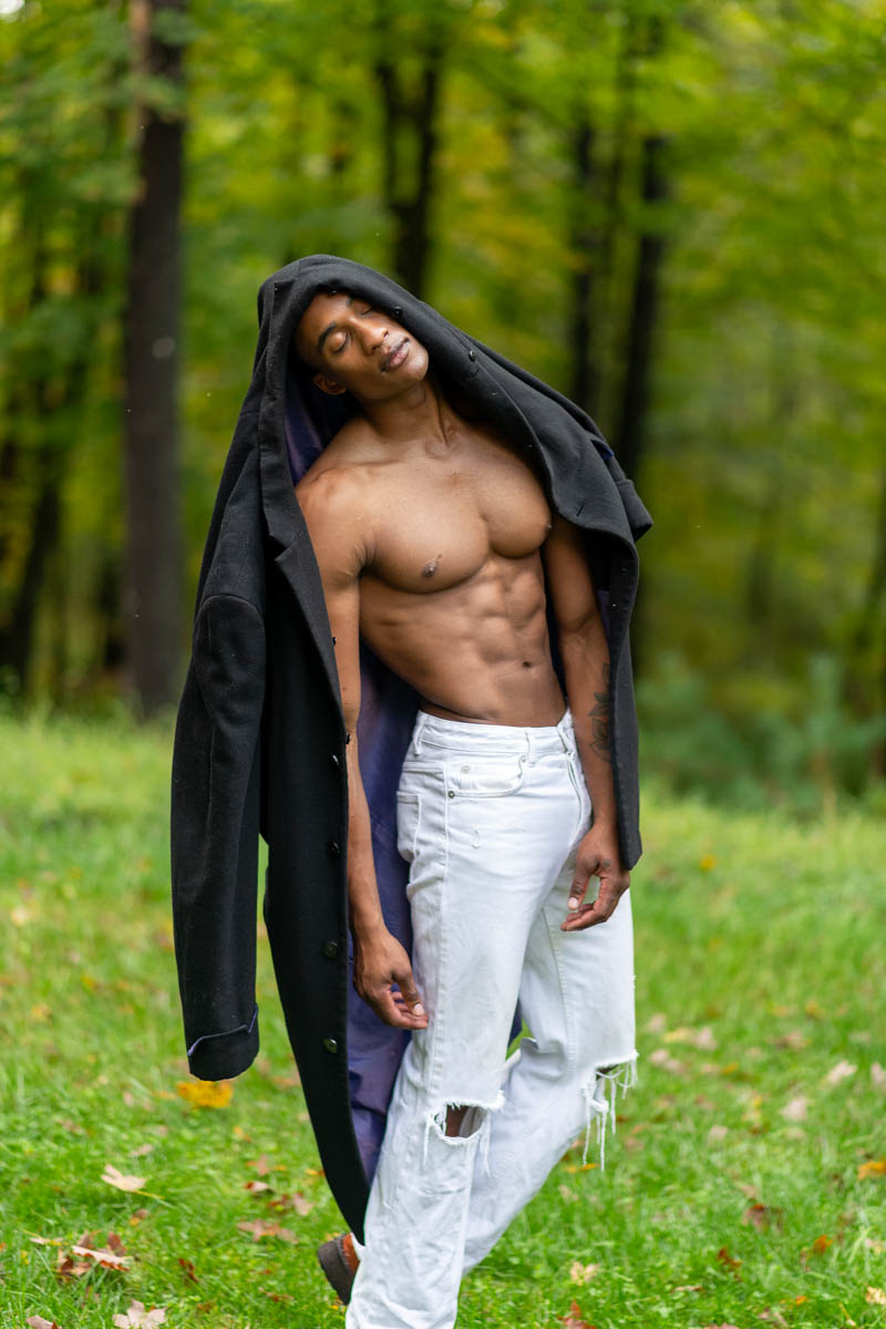 Structured posture in editorial frame